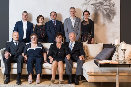 La famiglia Franceschini riunita, foto in occasione del quarantesimo anniversario della fondazione dell'azienda